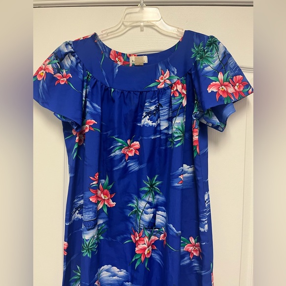 Vintage 1970’s Blue Hawaiian Made Floral MuuMuu - Picture 3 of 6